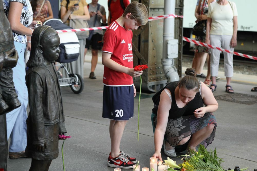 Rozloučení s Nicolasem Wintonem na Hlavním nádraží 3.7. 2015