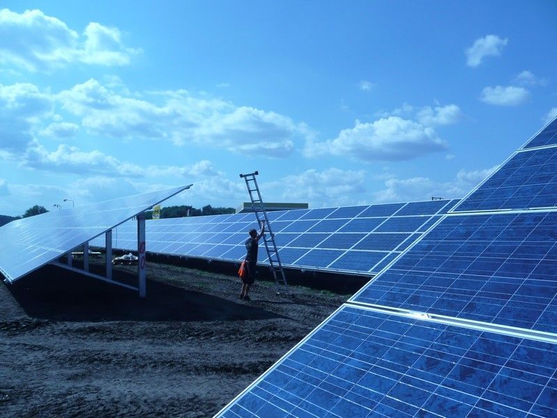 ČEZ postavil první velkou solární elektrárnu v Hrušovanech
