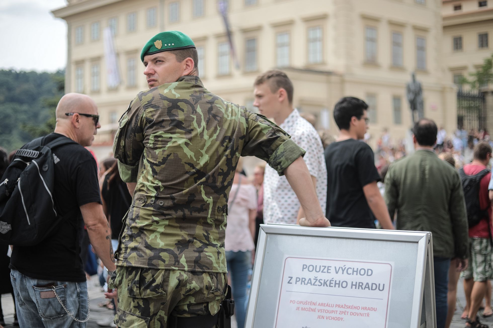 Pražský Hrad - léto 2019 - fronty, turisti, uzavírky