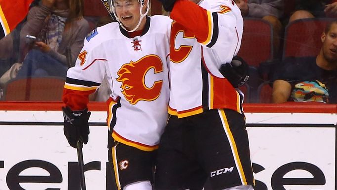 Brodie a Hudler slaví gól Calgary