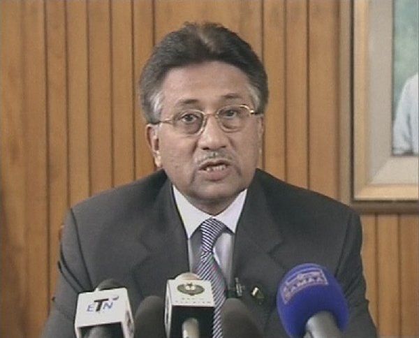 Mušaraf oznamuje své odstoupení z funkce