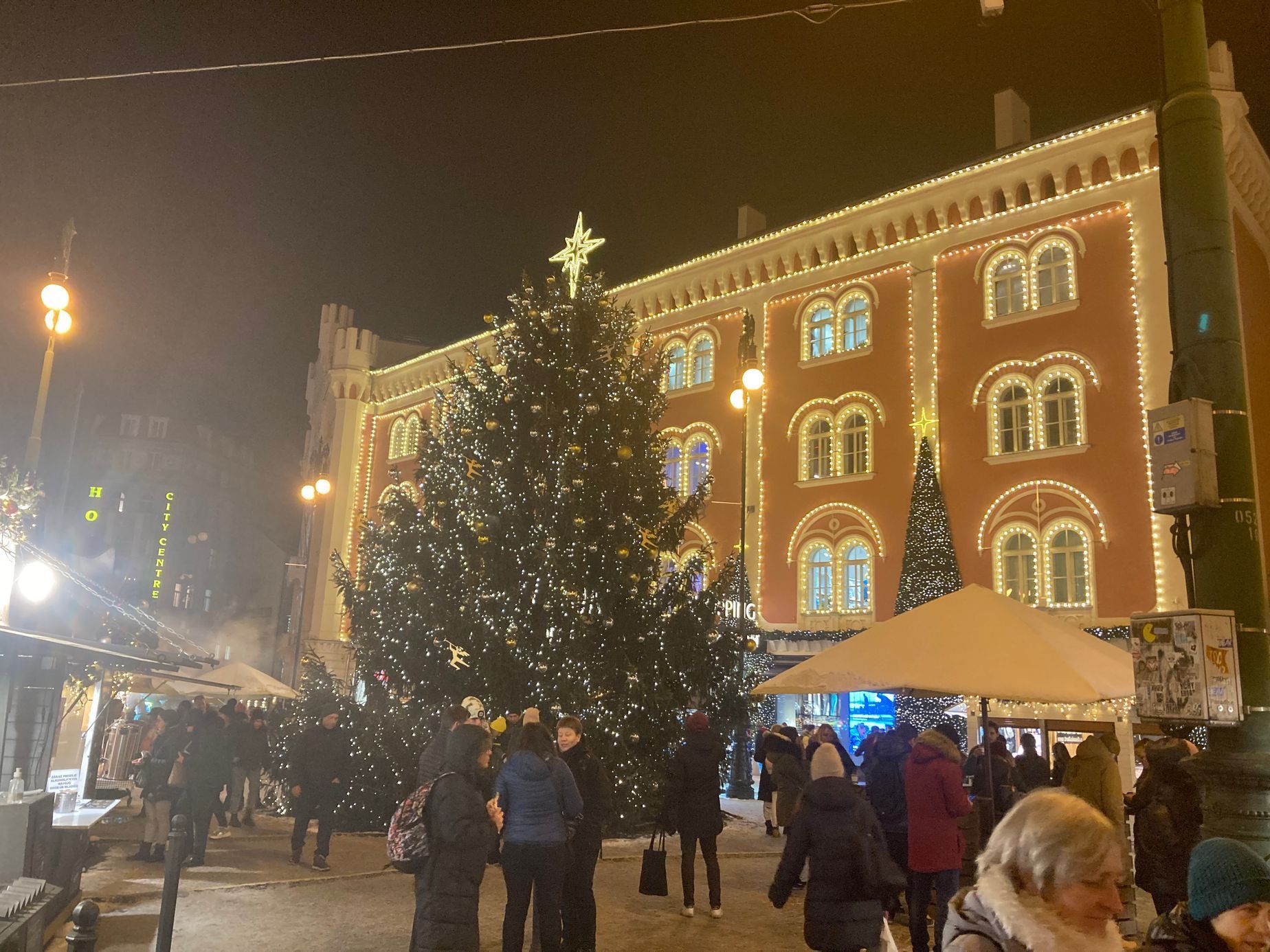 Praha vánočně a mrhavě osvětlená 3