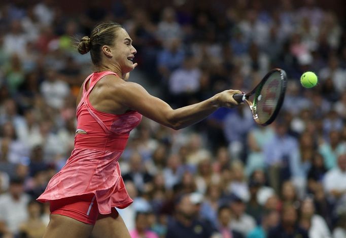 Aryna Sabalenková v utkání s Coco Gauffovou