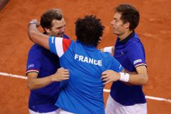 Francouzi a Srbové si zahrají o finále Davis Cupu
