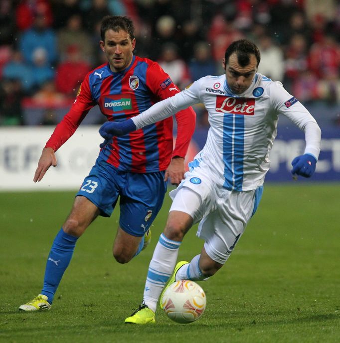 Fotbal, Evropská liga, Plzeň - Neapol: Marek Bakoš (23) - Goran Panděv