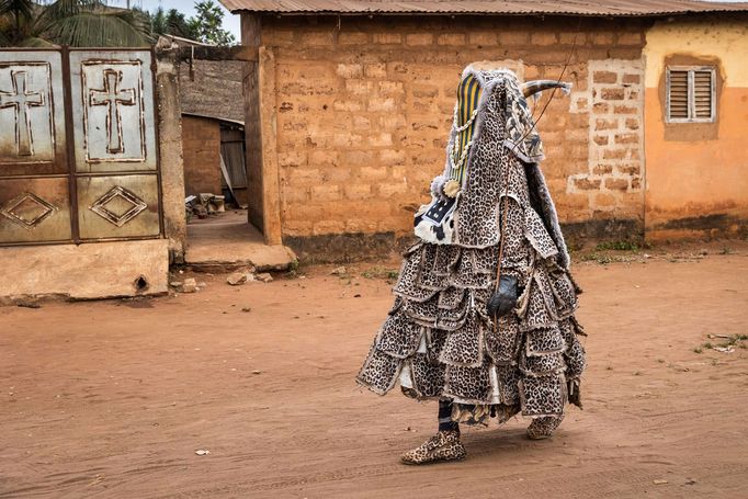 Fotoroeportáž Michala Novotého z obřadů vodun (vúdú, woodoo) v africkém Beninu