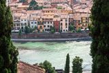 Z dálky vypadá Verona stále malebně.