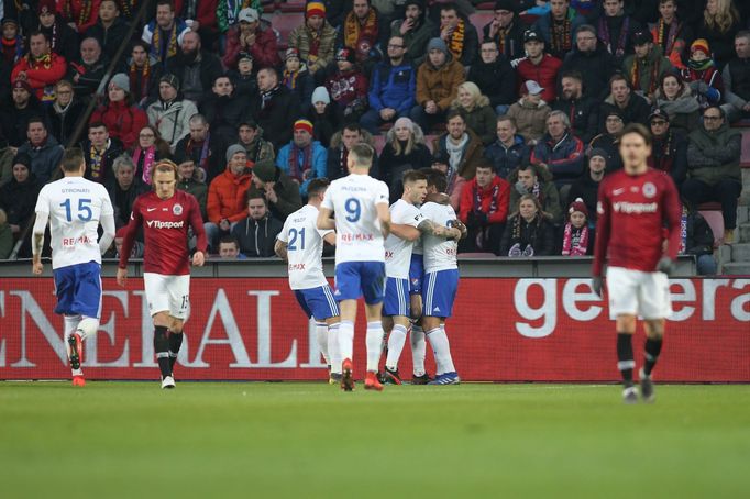 FORTUNA:LIGA 2018/19, Sparta - Baník: Radost fotbalistů Baníku po gólu Dameho Diopa