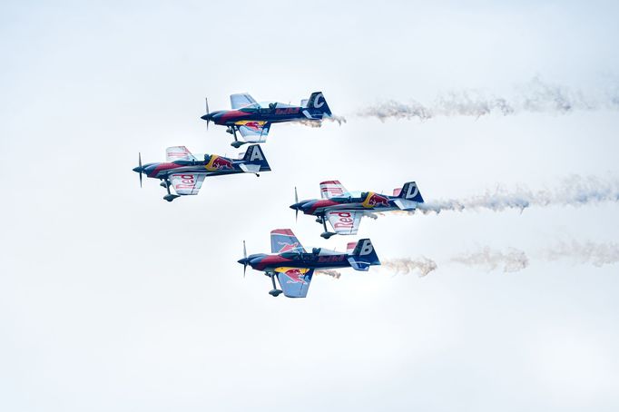 Flying Bulls: oslavy šedesáti let akrobatické skupiny