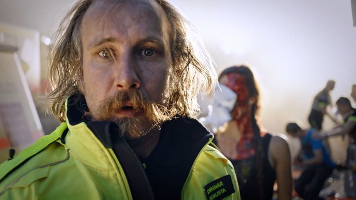 Drsné záběry a velká legrace. Zelinka s Klusákem točili náborová videa pro záchranku