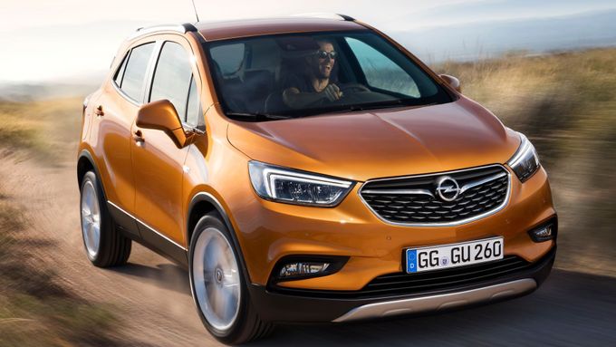 Opel Mokka X lze od předchozí verze rozeznat třeba podle světelného podpisu.