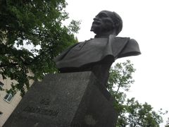 Přímo naproti hlavní budově KGB v Minsku stojí socha běloruského rodáka Felixe Dzeržinského, který založil a vedl první tajnou policii v SSSR