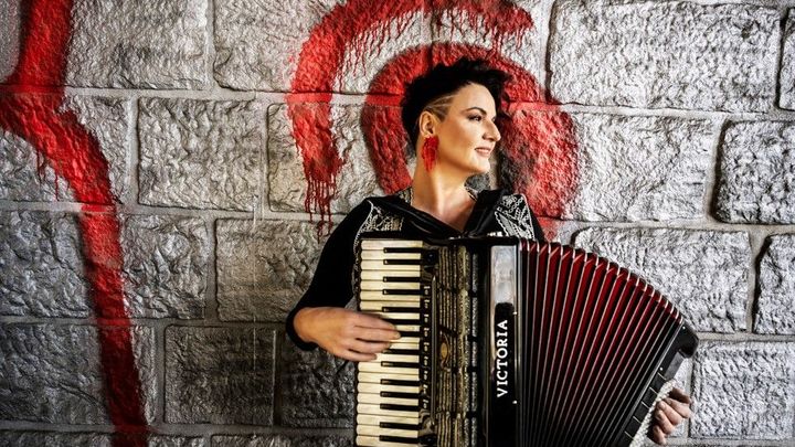 „Já tě prosím, buď tu se mnou.“ Radůza vydává nový singl. A je skvělý!; Zdroj foto: Lenka Hatašová
