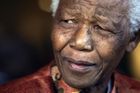Nelson Mandela má potíže s plícemi, skončil v nemocnici