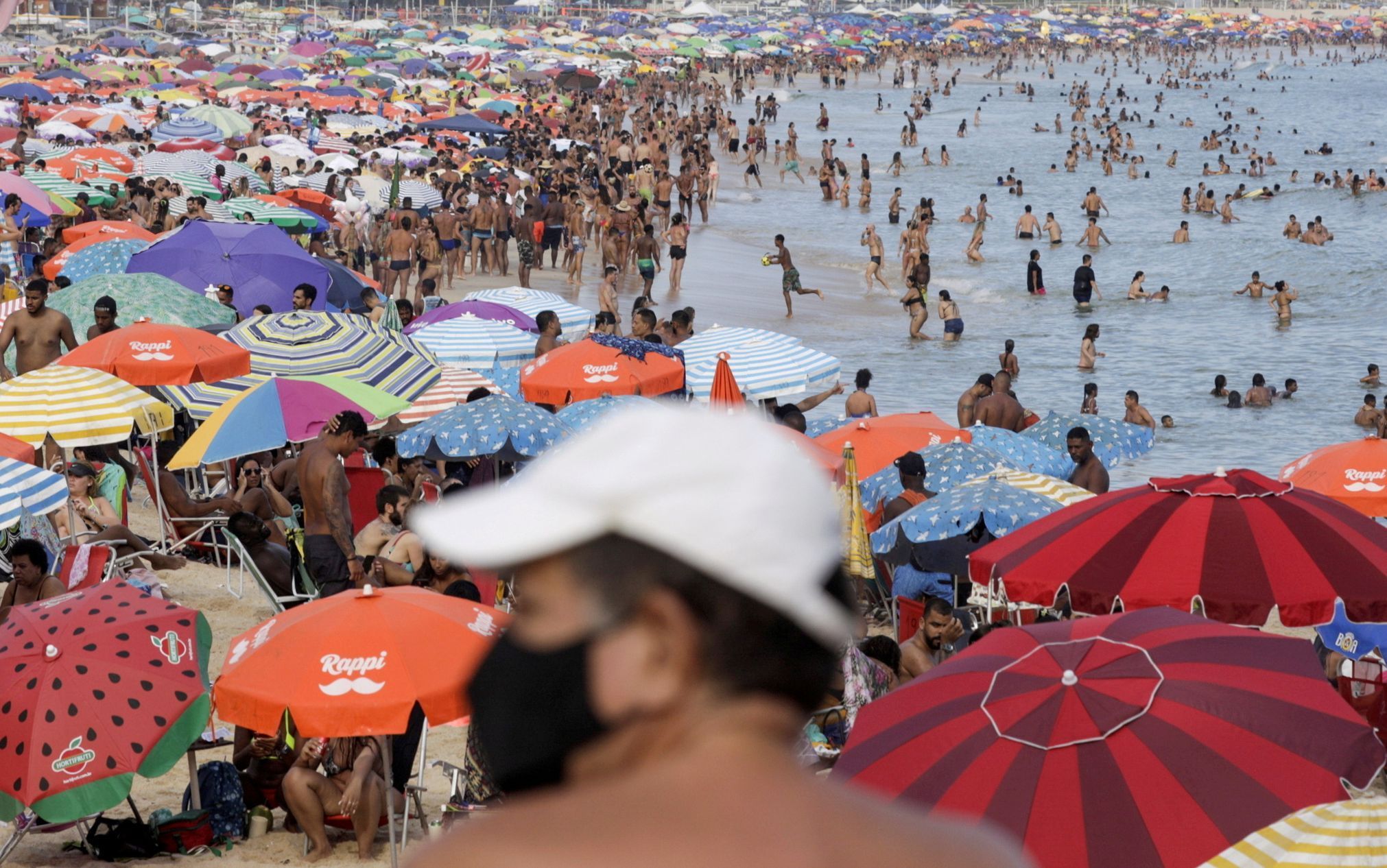 Pláže v Rio de Janeiro během pandemie koronaviru. Brazílie, únor 2021.
