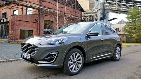 Najeli jsme přes 8000 kilometrů ve Fordu Kuga. Má smysl pořídit si hybrid do zásuvky?