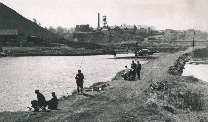 Ukázka z knihy Ondřeje Durczaka „Vzhůru do dolů! - Fotografické album průmyslového a kulturního dědictví uhelného hornictví ostravsko-karvinského revíru“ z roku 2023.