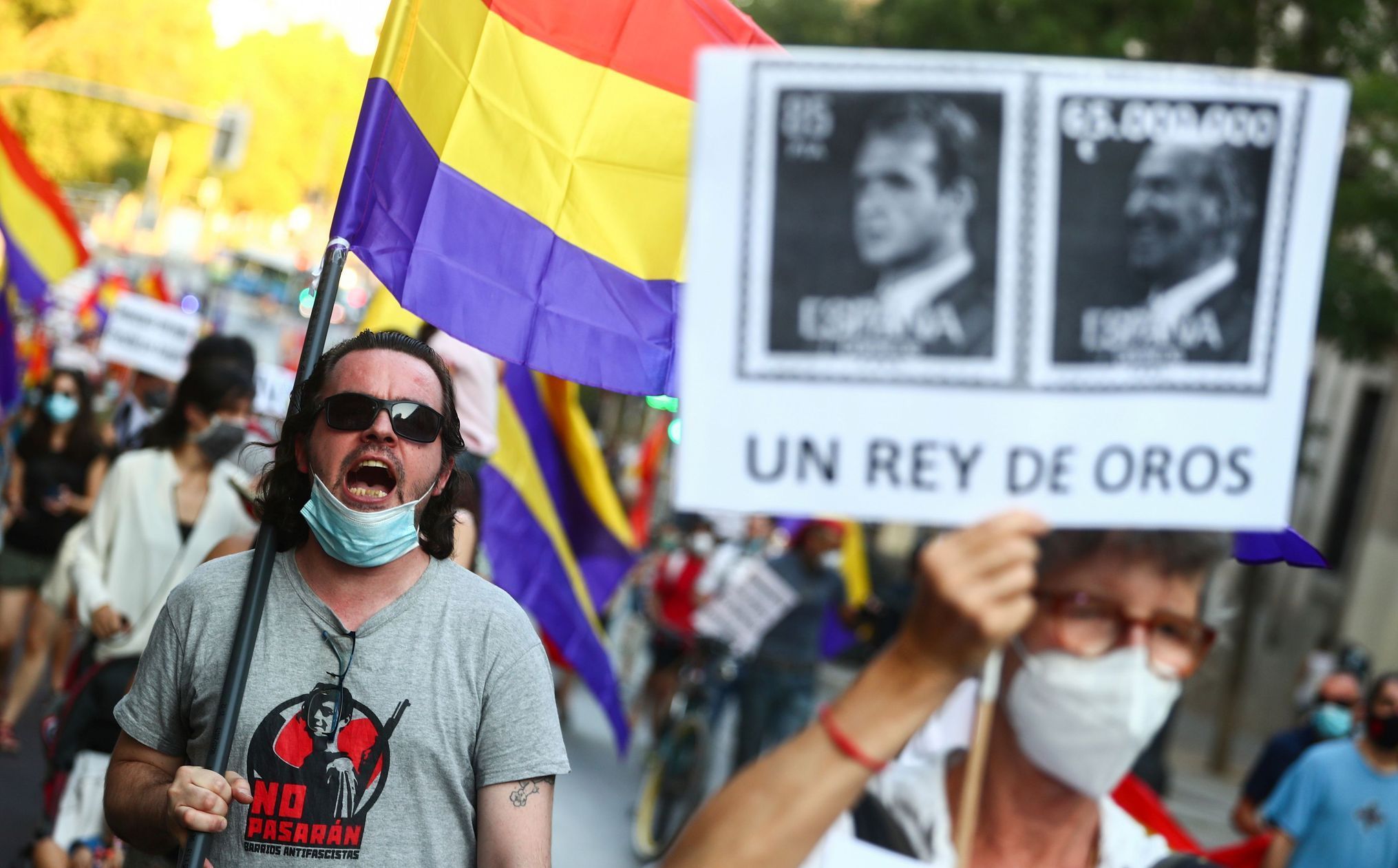 Demonstrace v Madridu proti královské rodině.
