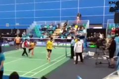 VIDEO Rvačka na finále badmintonu