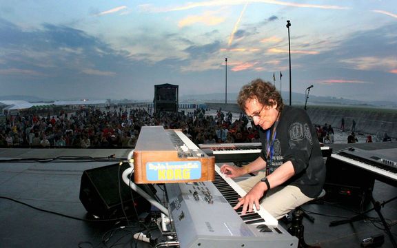 Několik stovek lidí v létě 2005 zažilo extrémně pozdně noční koncert Mariána Vargy při východu slunce na festivalu Pohoda.