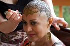 FOTO Ženy s rakovinou vyměnily šátek za tetování hennou