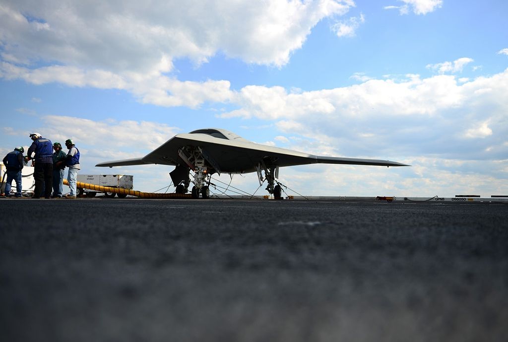 Nepoužívat, pouze jednorázová licence! Fotogalerie: Tak vypadal první start bezpilotního letounu X-47B z letadlové loďi
