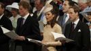 Britain's Prince William (R), his wife Catherine, Duchess of Cambridge (C) and Prince Harry (L) take part in a thanksgiving service to mark the Diamond Jubilee at St Paul's Cathedral in central London June 5, 2012. Four days of nationwide celebrations during which millions of people have turned out to mark the Queen's Diamond Jubilee conclude on Tuesday with a church service and carriage procession through central London. REUTERS/Suzanne Plunkett (BRITAIN - Tags: ROYALS SOCIETY ENTERTAINMENT RELIGION) Published: Čer. 5, 2012, 1:10 odp.