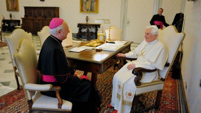 Německý biskup se byl radit skándály už i ve Vatikánu