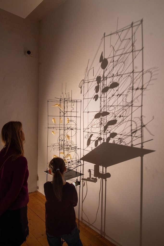 Snímek z výstavy děl Vratislava Karla Nováka v Galerii Středočeského kraje.