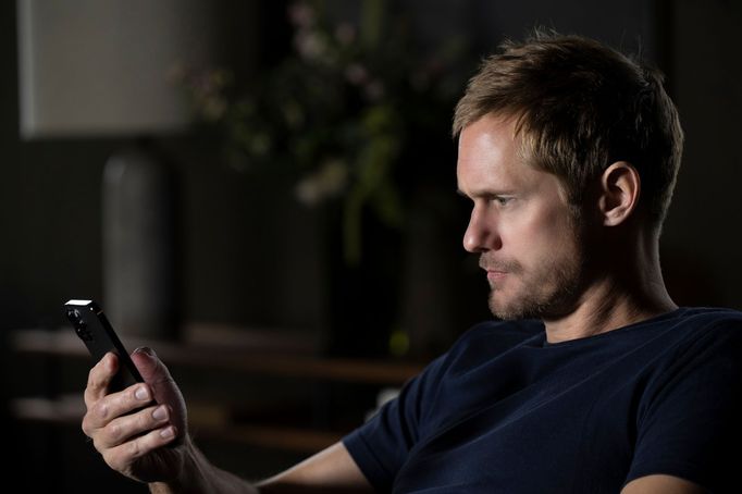 Alexander Skarsgård jako Lukas Matsson.