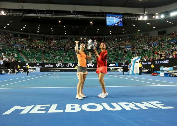 Finále čtyřhry Australian Open 2016 (Mirzaová, Hingisová)