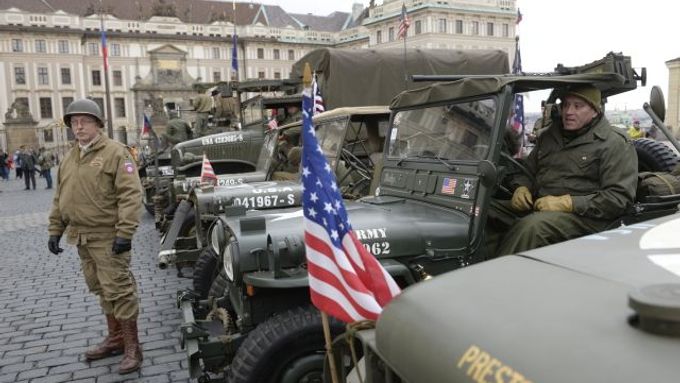 Americký konvoj z přelomu března a dubna v Praze.