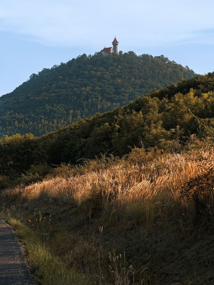 Jezero Most. Rekreační zóna, která vznikla na místě bývalého hnědouhelného dolu