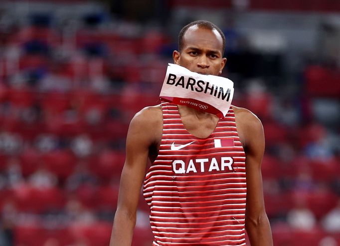 Mutaz Issa Baršim ve finále výškařů na olympiádě v Tokiu.