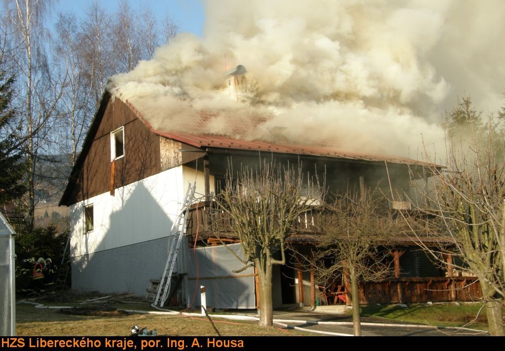 Požár rodinného domu v Rokytnici nad Jizerou