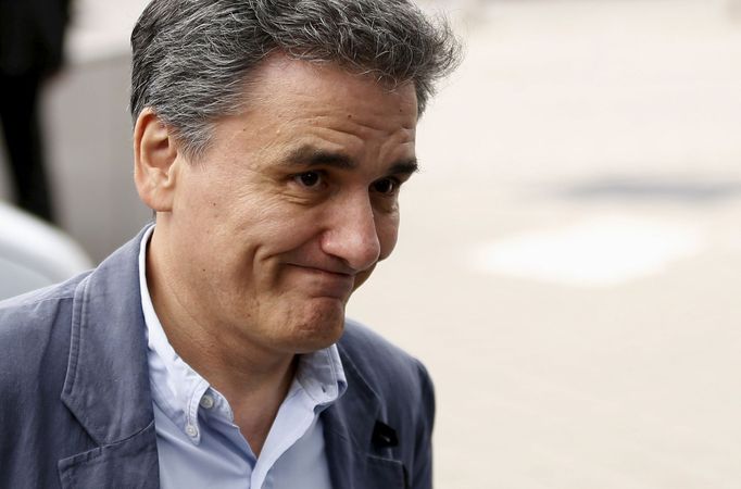 Nový řecký ministr financí Euclid Tsakalotos přichází na jednání evropských lídrů.