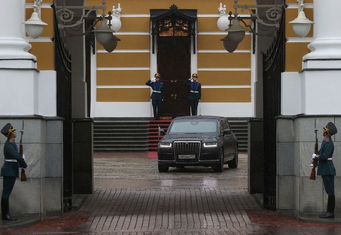 The Aurus Senate limousine carrying Russian President Vladimir Putin drives prior to an inauguration ceremony at the Kremlin in Moscow, Russia May 7, 2024. Sputnik/Sergei