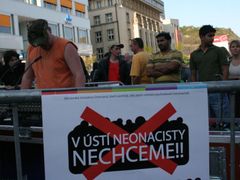 Brzy po nahlášení pochodů pravicových extremistů v Ústí nad Labem vznikla iniciativa V Ústí (neo)nacisty nechceme. Má podporu nejrůznějších institucí, včetně neziskové organizace Člověk v tísni, univerzity, muzeí nebo církví.