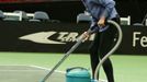 Česká tenistka Petra Kvitová v utkání Fed Cupu 2012 proti Srbce Aně Ivanovičové.