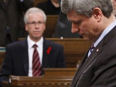 Kdo z dvojice Harper (vpředu) a Dion vyhraje souboj o křeslo premiéra?