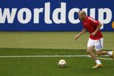 Francouzský kapitán Zinedine Zidane trénuje na berlínském stadioně před finále MS.