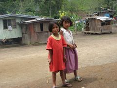 Dívky ve vesnici Culan na filipínském ostrově Mindanao
