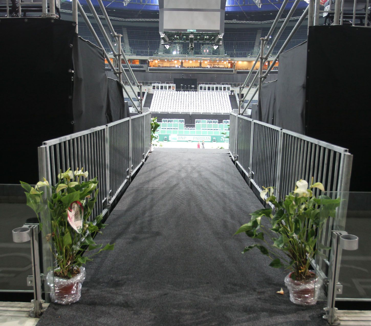 Páteční poslední přípravy v O2 areně