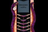 Telefony z řady Vertu Boucheron jsou pojmenovány po klenotníkovi Frédéricu Boucheronovi. Na celém světě je k dostání pouhých 8 kusů modelu Signature Cobra (na fotografii) a 26 kusů modelu Signature Python.