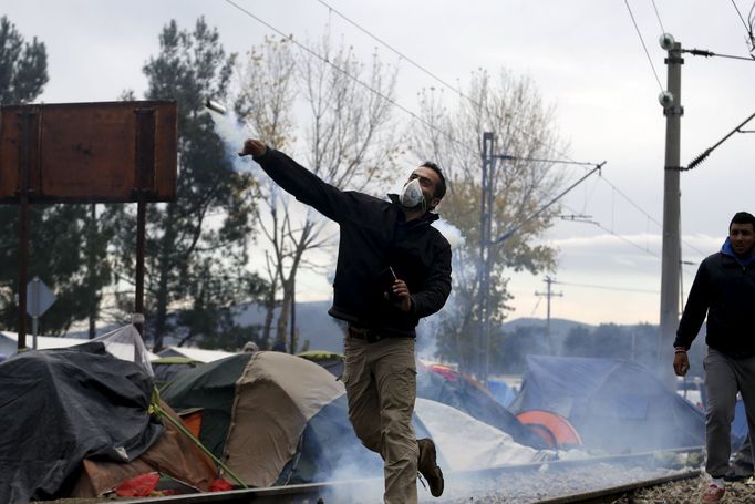 Běženci v Eidomeni