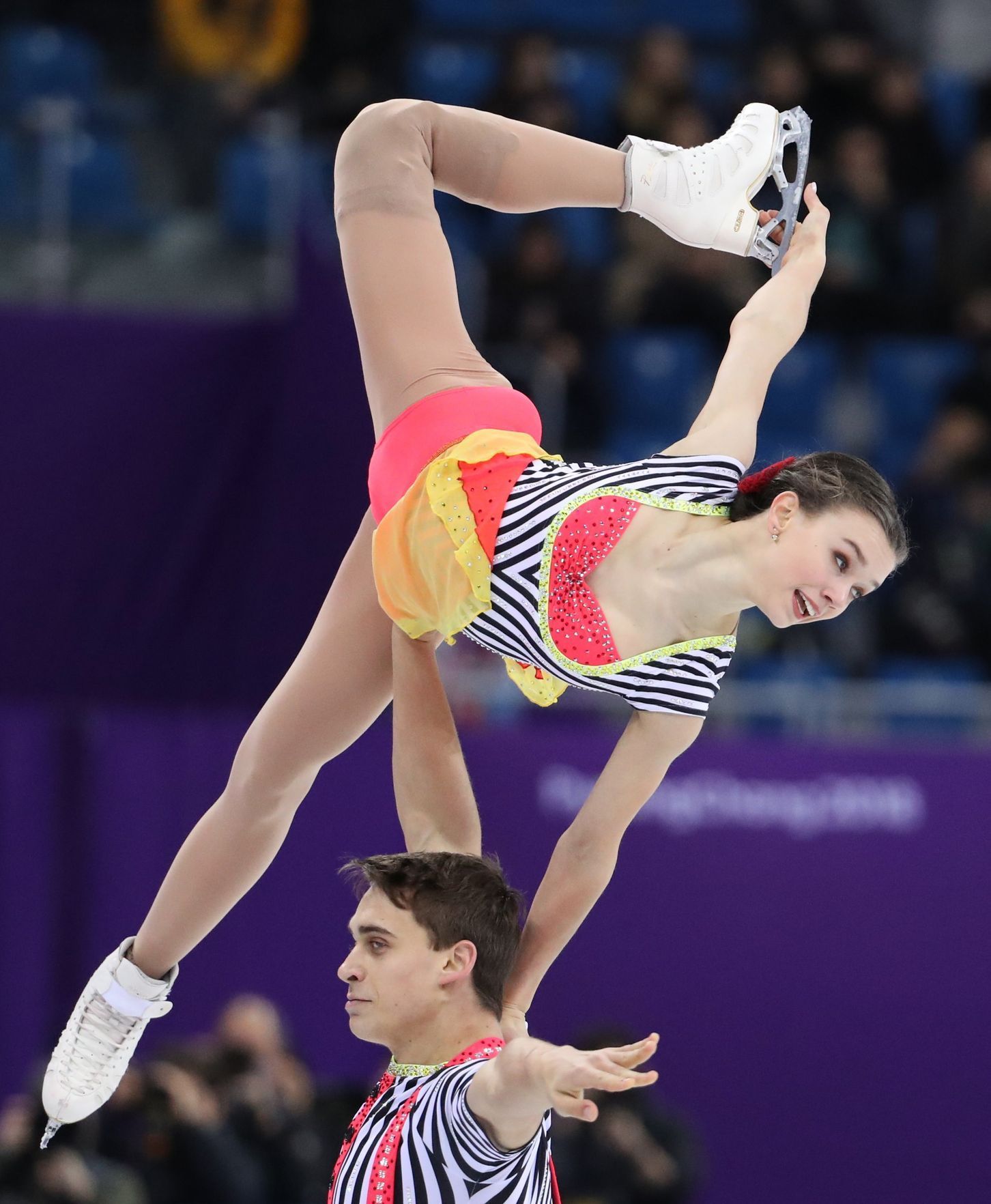 Anna Dušková a Martin Bidař při volném programu sportovních dvojic na ZOH 2018