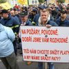 Demonstrace policistů a hasičů před ministerstvem vnitra