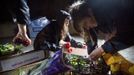 May Wollf (C) and Robin Pickell (R), practising 'freegans', sort through food they plucked out of a dumpster behind an organic grocery store in Coquitlam, British Columbia April 26, 2012. A 'freegan' is someone who gathers edible food from the garbage bins of grocery stores or food stands that would otherwise have been thrown away. Freegans aim to spend little or no money purchasing food and other goods, not through financial need but to try to address issues of over-consumption and excess. Picture taken April 26, 2012. REUTERS/Ben Nelms (CANADA - Tags: SOCIETY) ATTENTION EDITORS PICTURE 13 OF 21 FOR PACKAGE 'DUMPSTER DIVING FOR FOOD' Published: Kvě. 15, 2012, 11:59 dop.