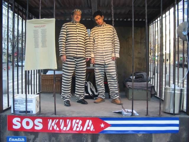 Člověk v tísni slaví