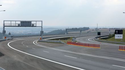 VIDEO: Dálnice D8 je konečně průjezdná bez omezení. Projeli jsme ji